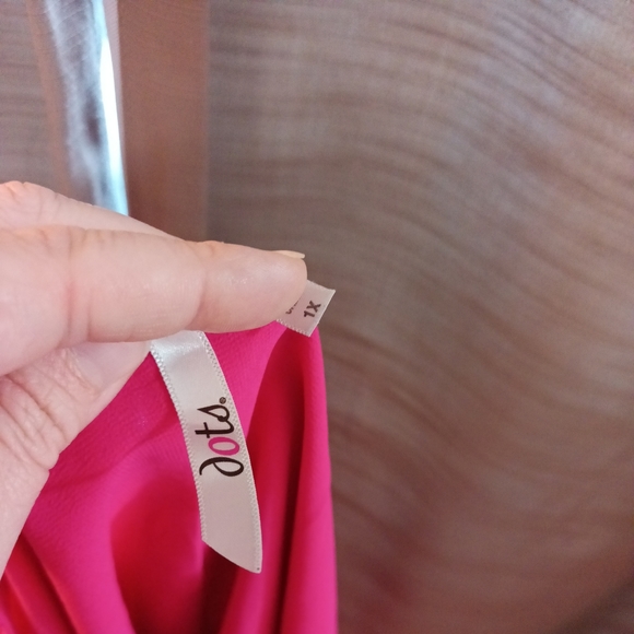 Dots Hot Pink Cropped Blouse 1X - Picture 4 of 5